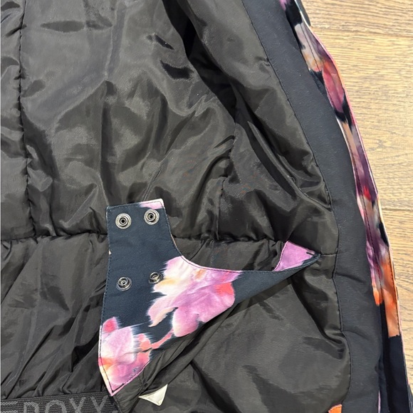Roxy Girls /Youth Puffer Jacket - Black and Pink Floral - Picture 6 of 9